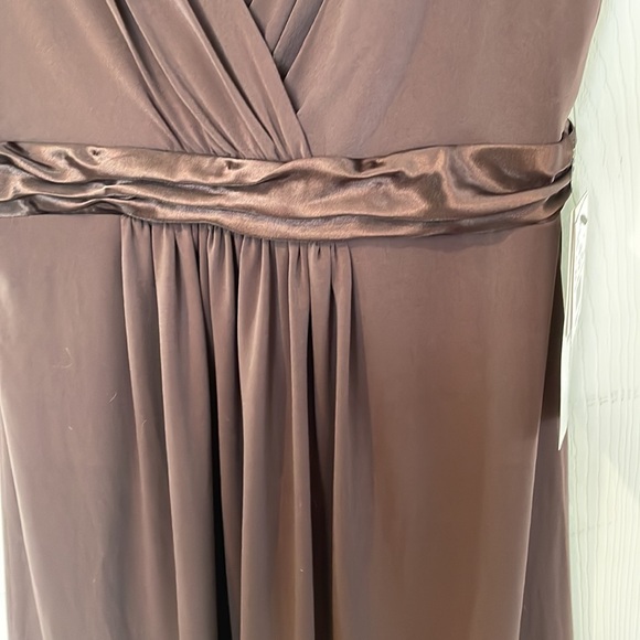 David’s Bridal Size 12 Sleeveless Dress - Picture 6 of 13